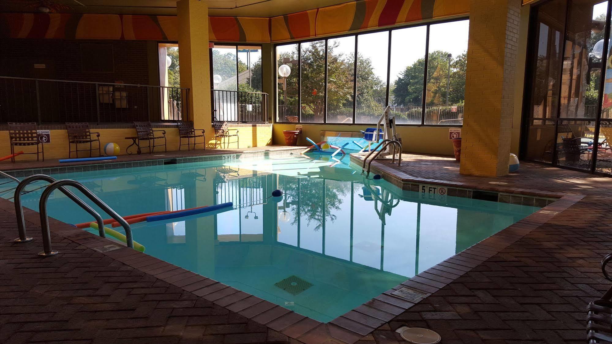 Ramada Plaza By Wyndham Atlanta Airport Hotell College Park Eksteriør bilde